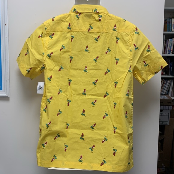 NEW Disney Camp Shirt Button Down Moana Hei-Hei Yellow Men’s Small - Picture 4 of 12